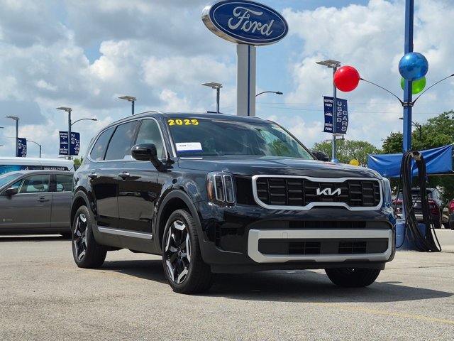 Used 2025 Kia Telluride S FWD image 2