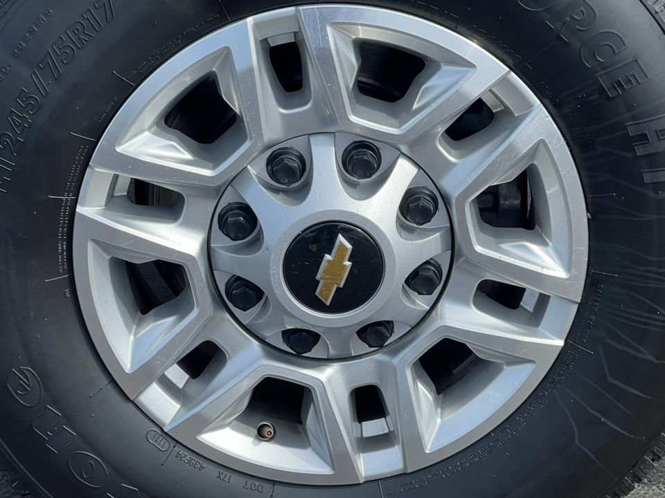 Used 2025 Chevrolet Silverado 2500 LT w/ Convenience Package image 16