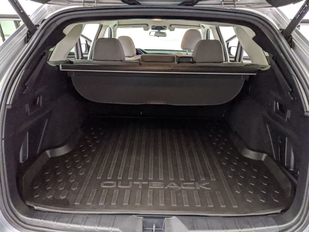 Used 2020 Subaru Outback Premium image 18
