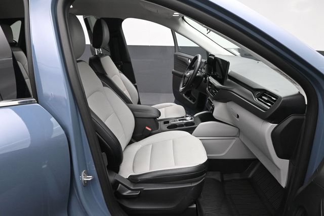 Certified 2026 Ford Escape SE FWD image 30