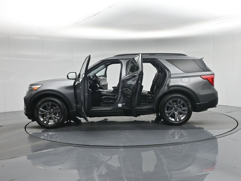 Certified 2023 Ford Explorer XLT w/ Equipment Group 202A image 35