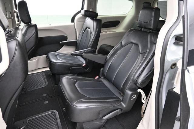 Used 2024 Chrysler Pacifica Touring-L FWD image 28