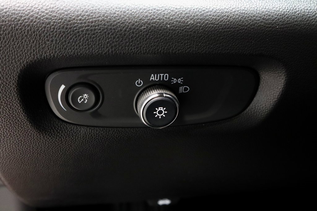 Used 2023 Chevrolet Traverse LT image 27