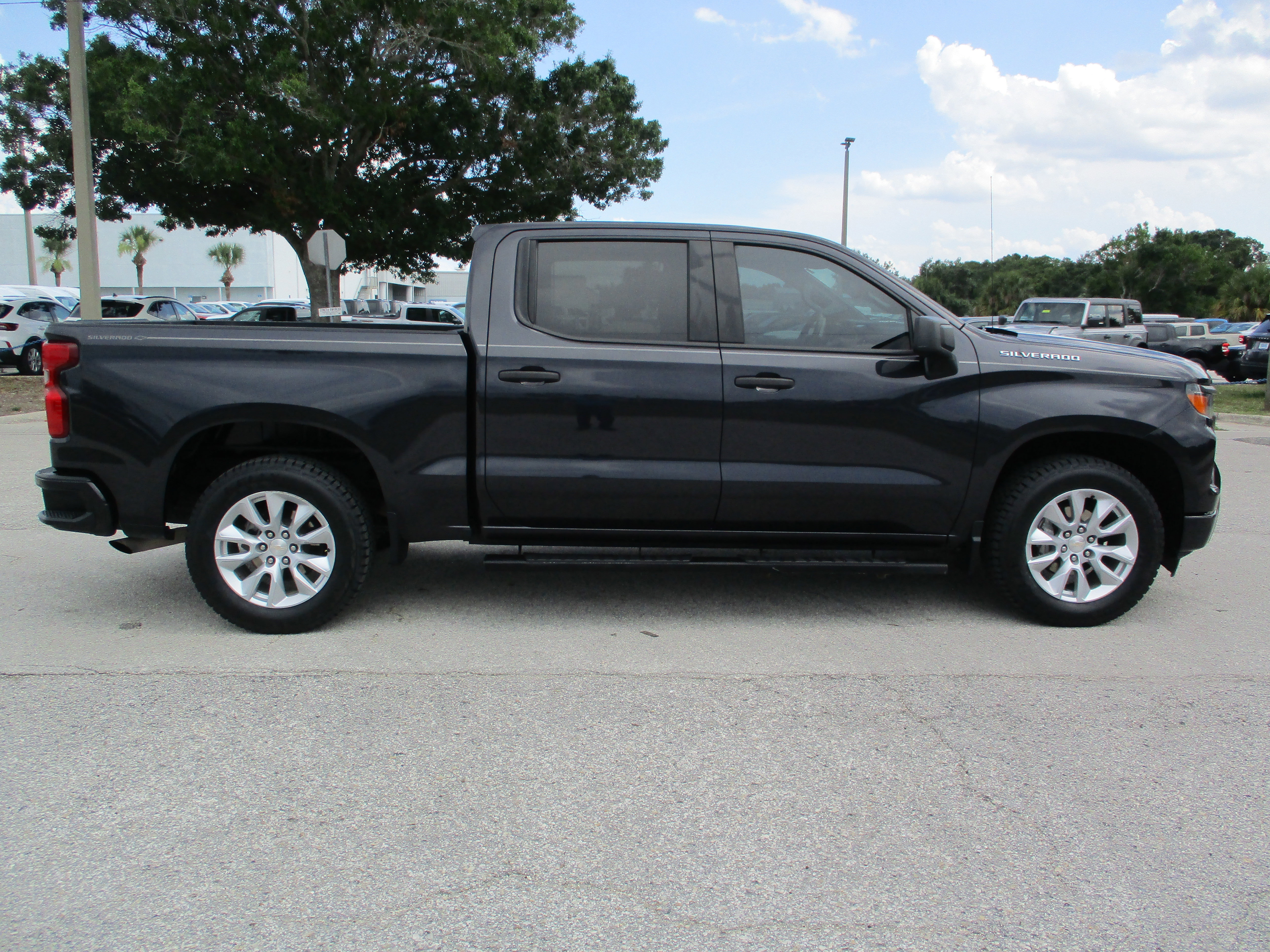 Used 2023 Chevrolet Silverado 1500 Custom image 6