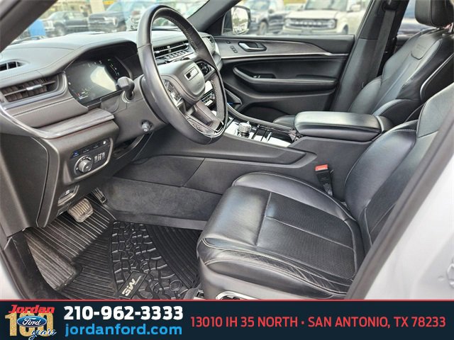 Used 2023 Jeep Grand Cherokee Overland w/ Advanced Protech Group III image 18