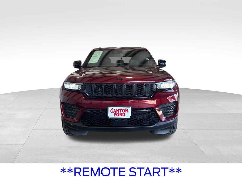 Used 2024 Jeep Grand Cherokee Altitude RWD image 11