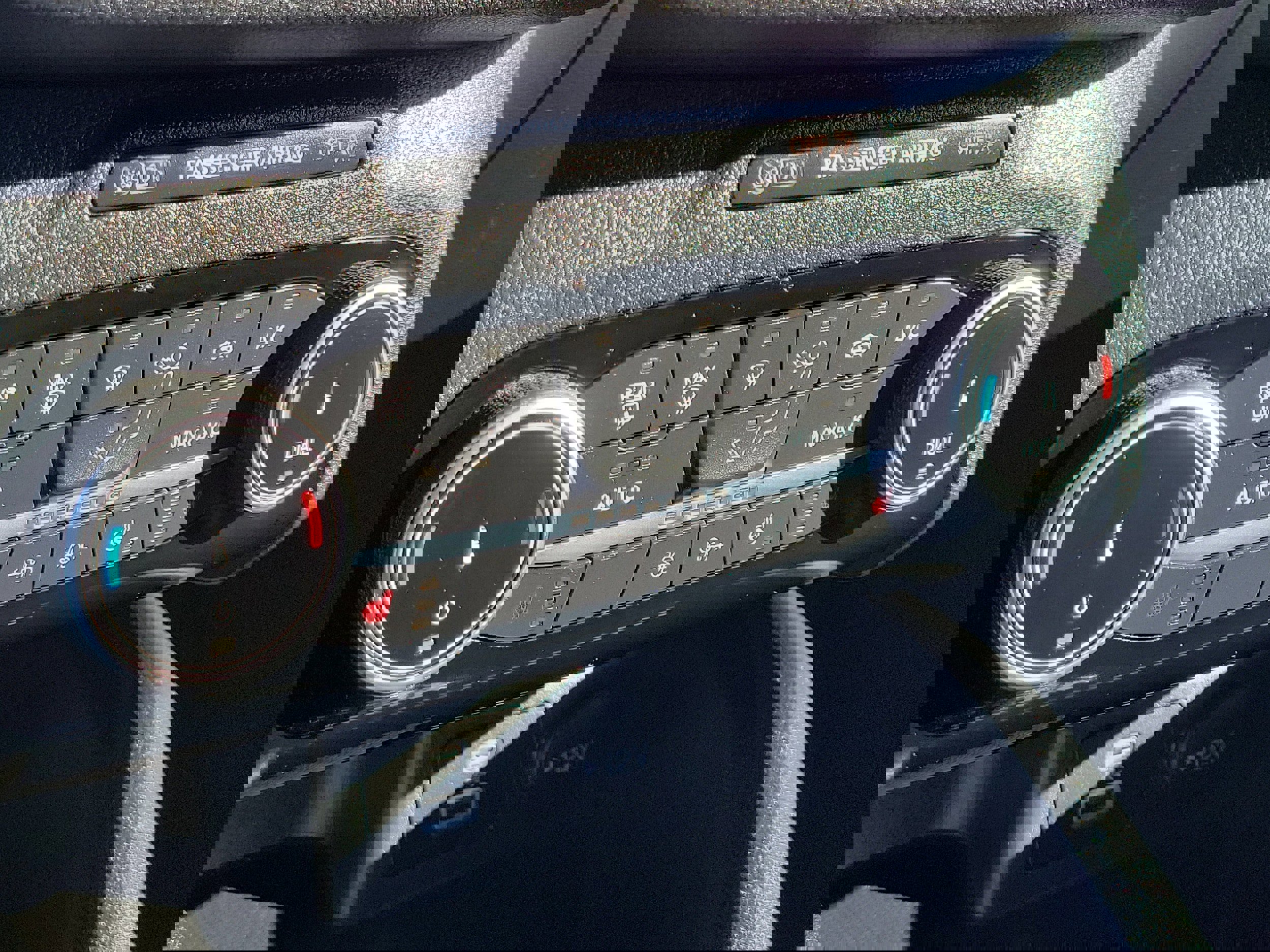 Certified 2022 Ford Escape SE w/ SE Sport Appearance Package image 31