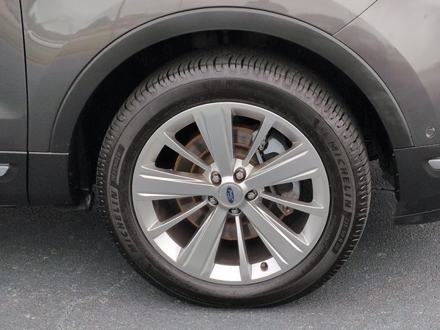 Certified 2019 Ford Explorer Limited w/ Ford Safe & Smart Package AWD/4WD image 11