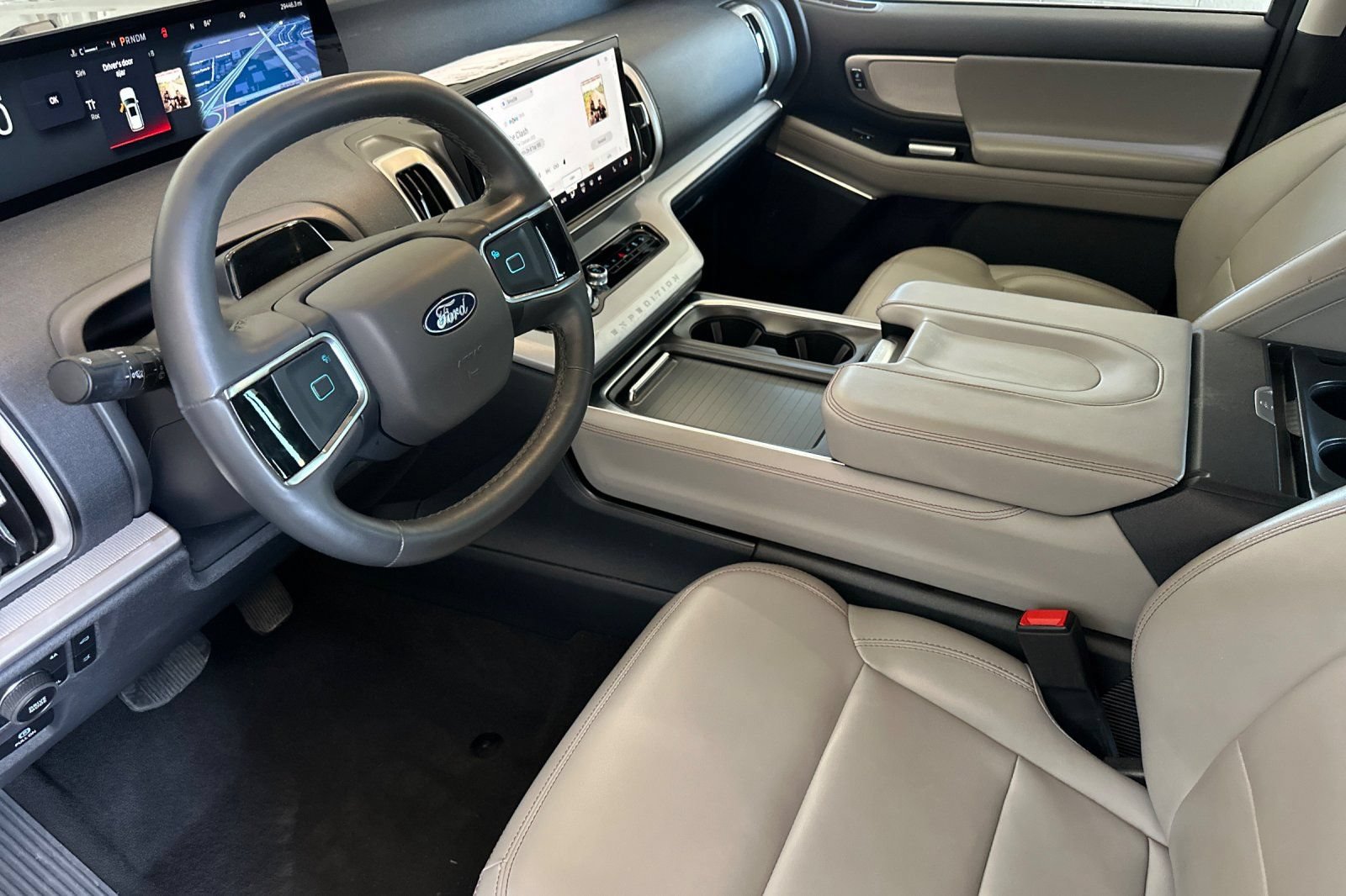 Certified 2025 Ford Expedition Active AWD/4WD image 9
