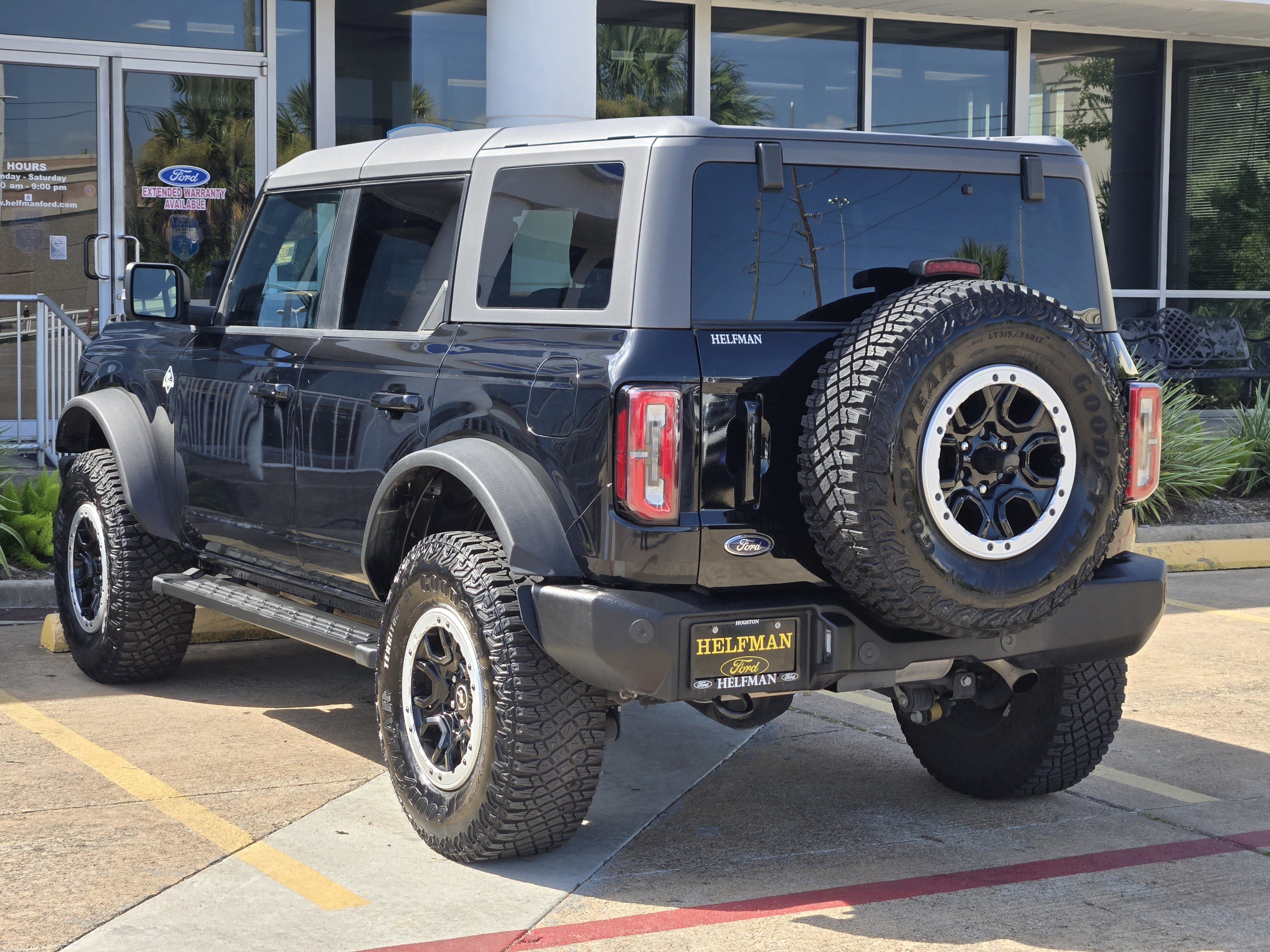 Certified 2024 Ford Bronco Outer Banks w/ Sasquatch Package AWD/4WD image 3