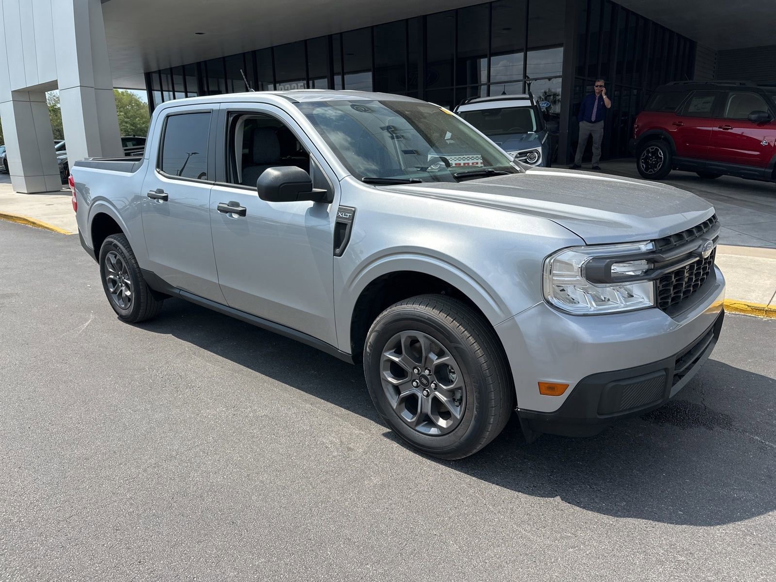 Certified 2024 Ford Maverick XLT image 2