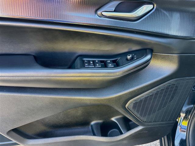 Used 2025 Jeep Grand Cherokee Altitude RWD image 18