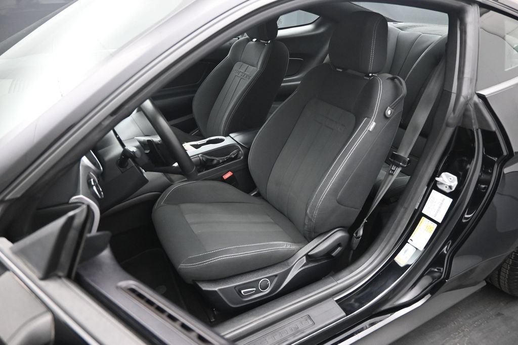Certified 2019 Ford Mustang GT w/ Black Accent Package RWD image 8