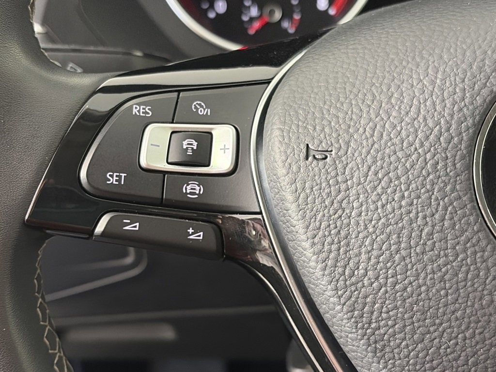 Used 2021 Volkswagen Tiguan SE image 17