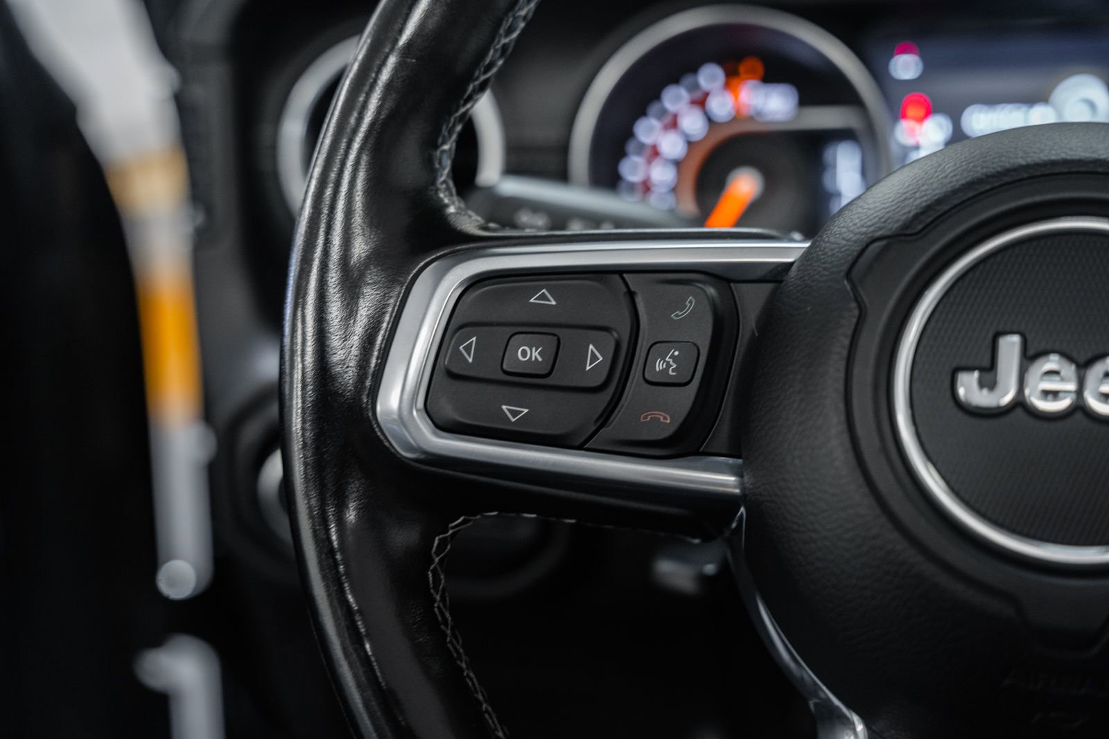 Used 2021 Jeep Wrangler Unlimited Sahara w/ Uconnect 4C Nav & Sound Group AWD/4WD image 32