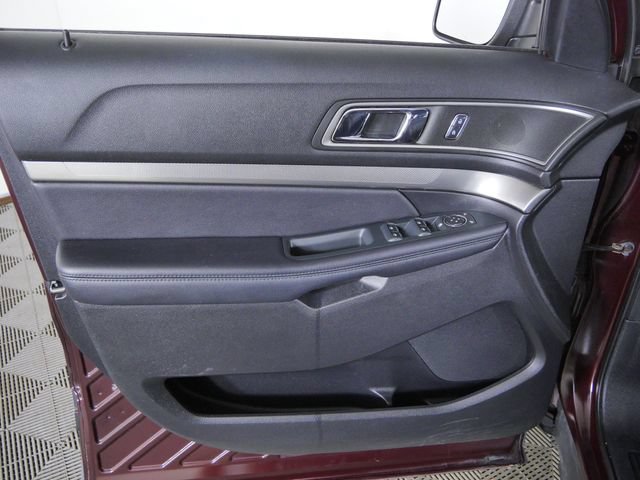 Certified 2018 Ford Explorer XLT w/ Equipment Group 202A AWD/4WD image 19
