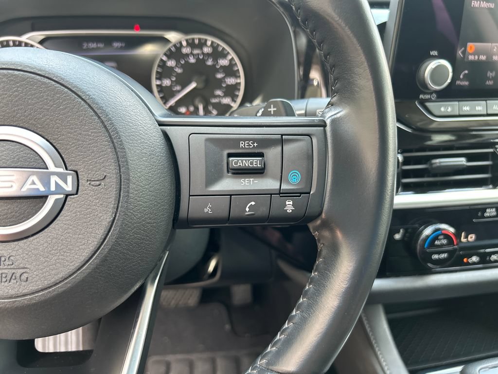 Used 2025 Nissan Pathfinder SV FWD image 23