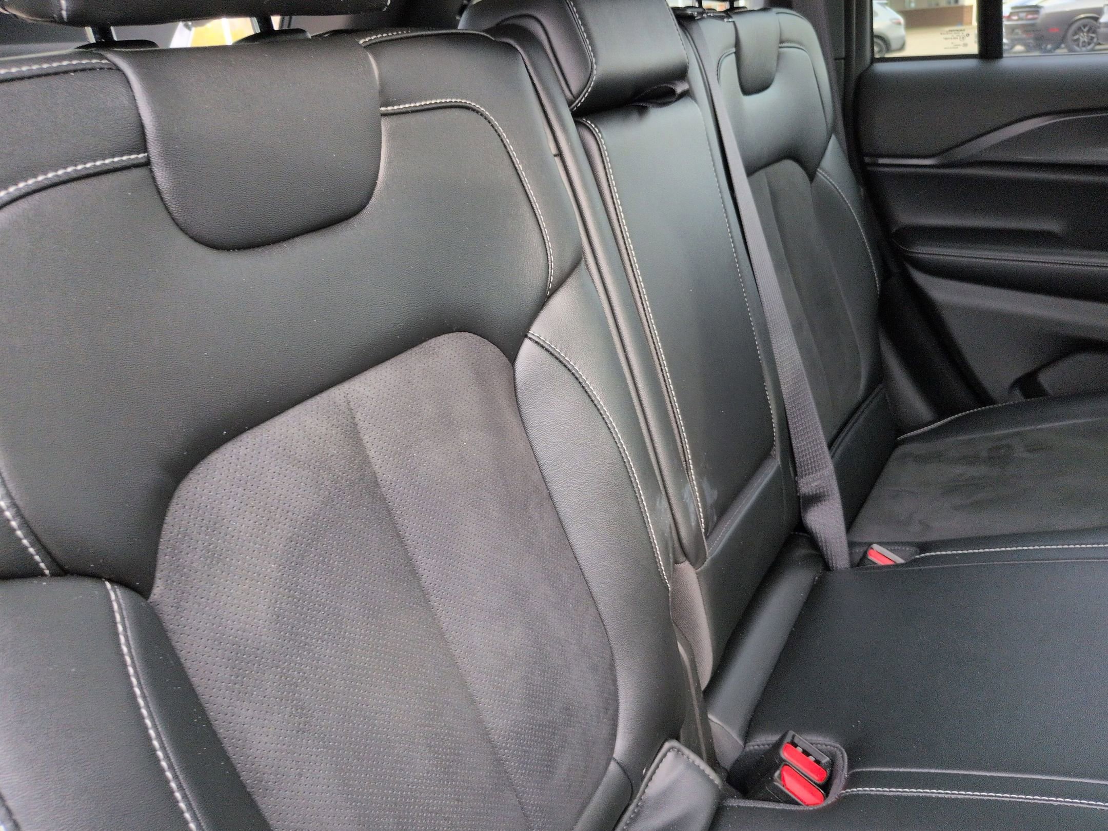 Used 2024 Jeep Grand Cherokee Altitude image 31