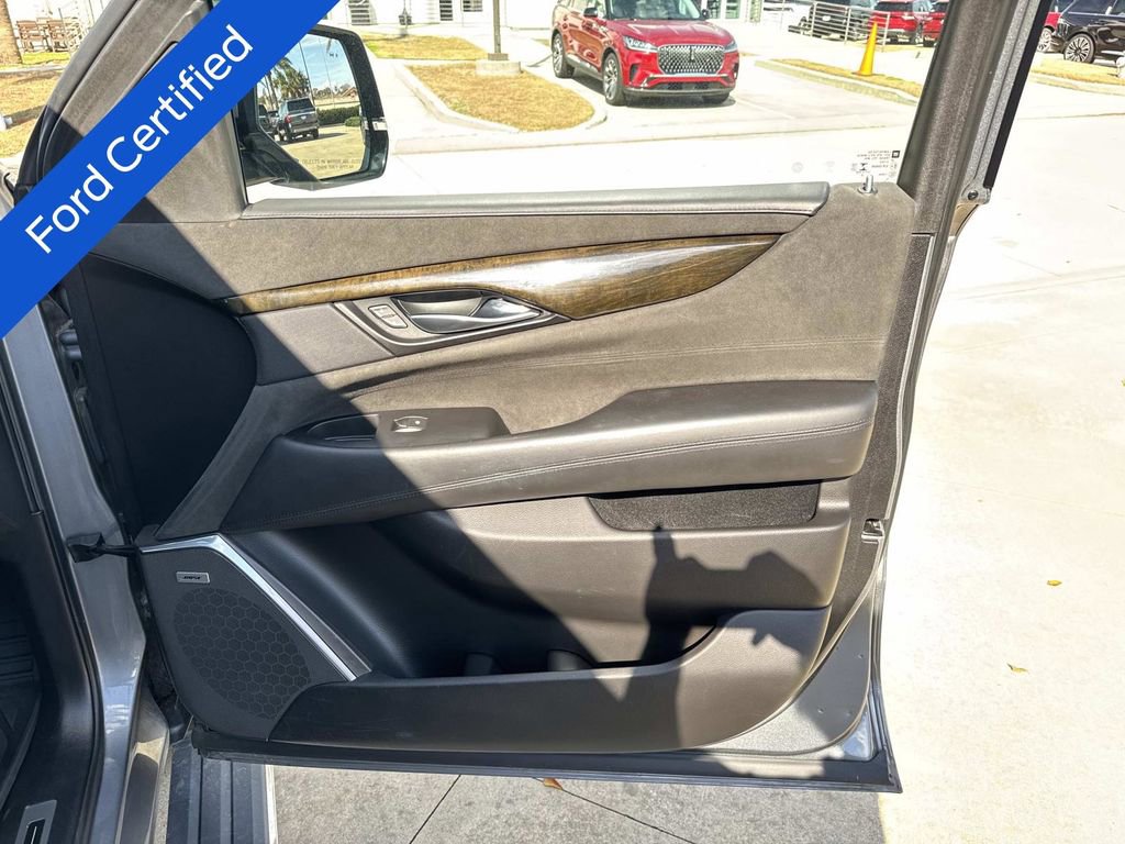 Used 2019 Cadillac Escalade Platinum image 15
