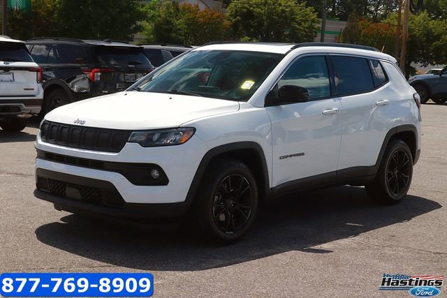 Used 2022 Jeep Compass Latitude w/ Sun and Sound Group FWD image 3