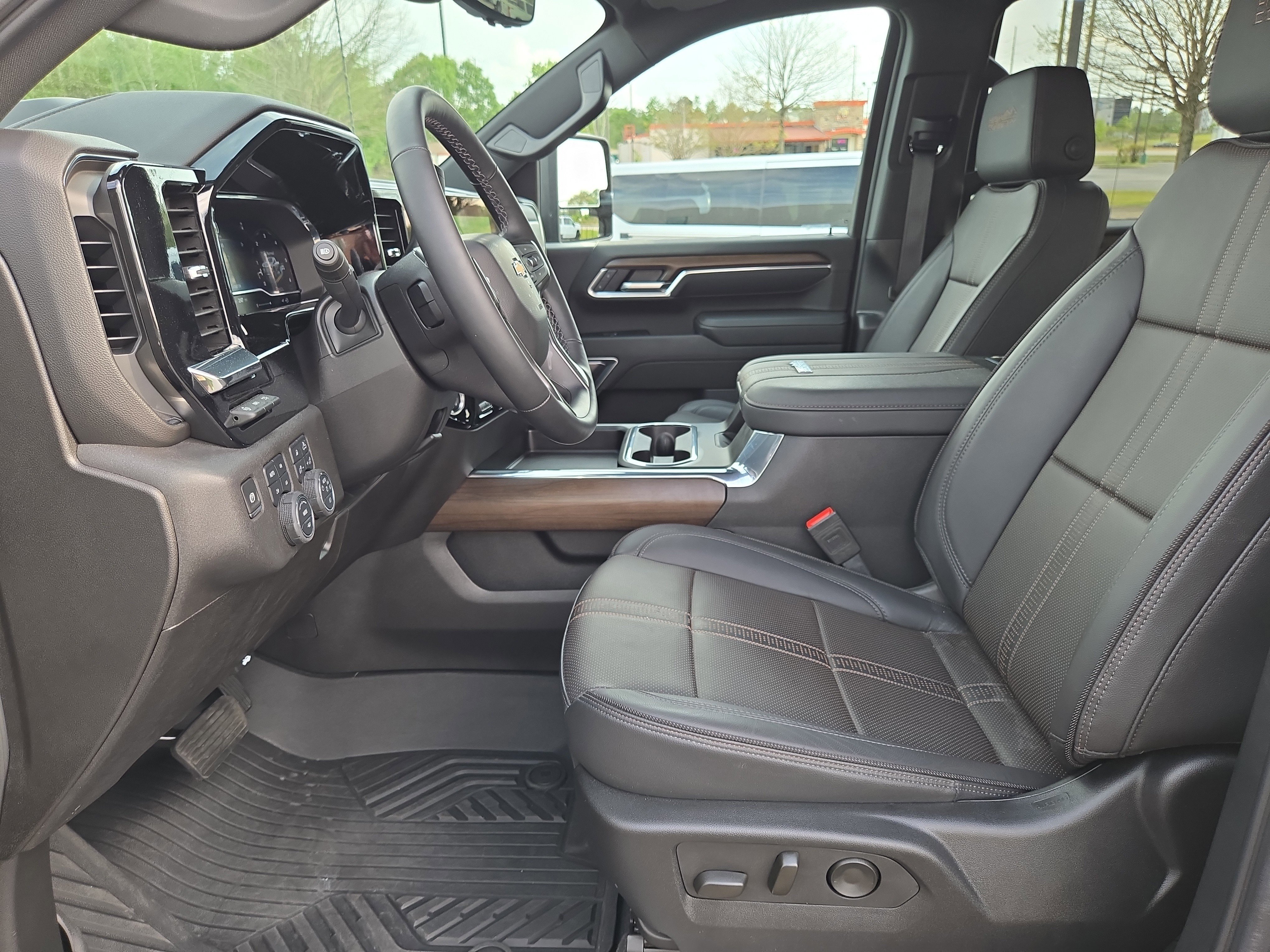 Used 2025 Chevrolet Silverado 2500 High Country w/ Technology Package image 24