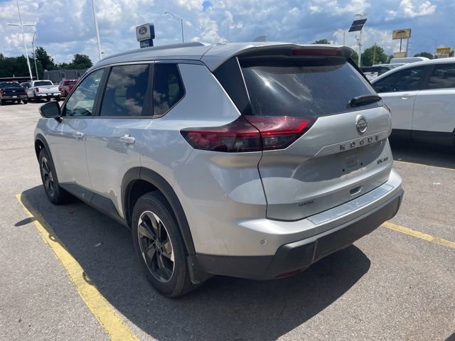 Used 2024 Nissan Rogue SV w/ SV Premium Package AWD/4WD image 11