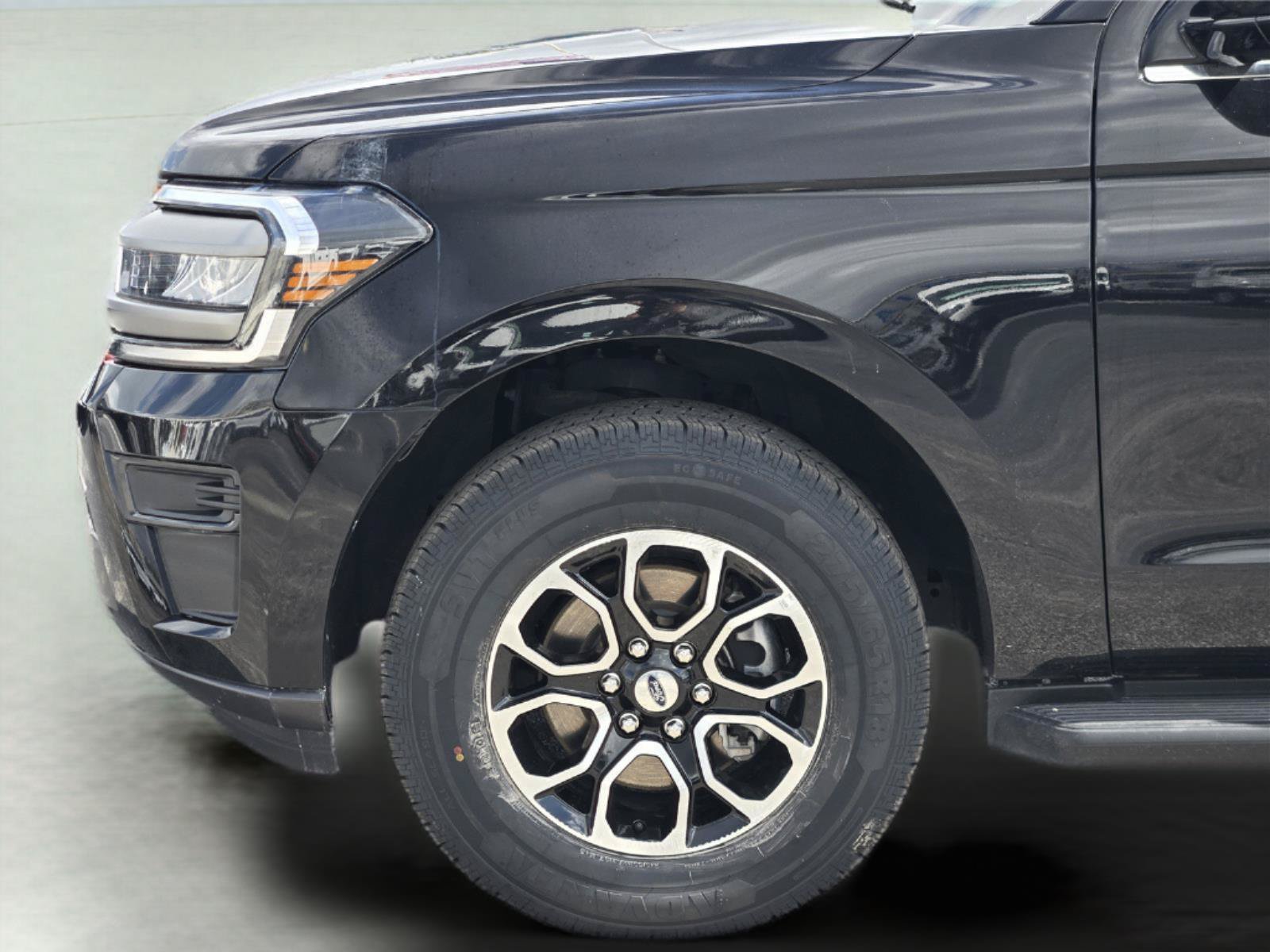 Certified 2024 Ford Expedition XLT AWD/4WD image 9