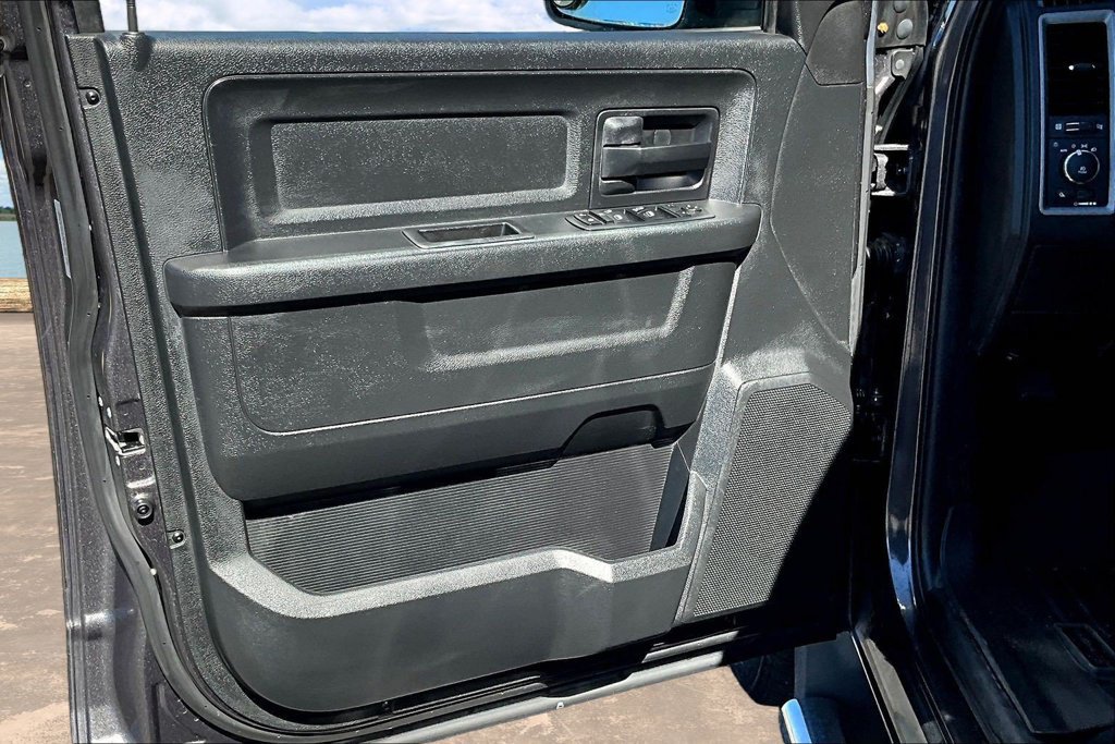 Used 2017 RAM 1500 Express RWD image 22