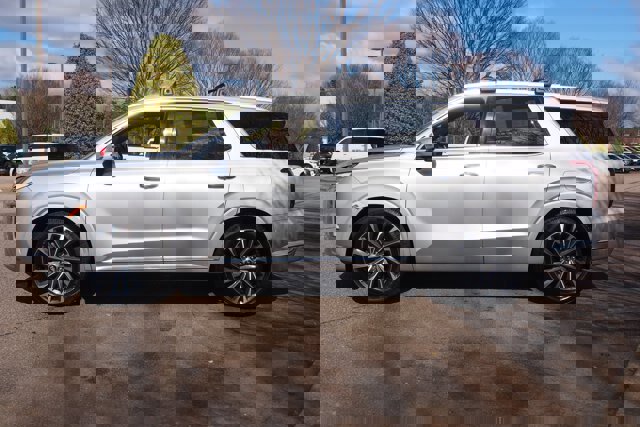 Used 2023 Hyundai Palisade Calligraphy image 2