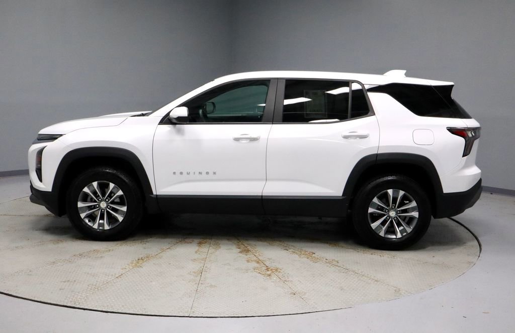 Used 2025 Chevrolet Equinox LT image 2