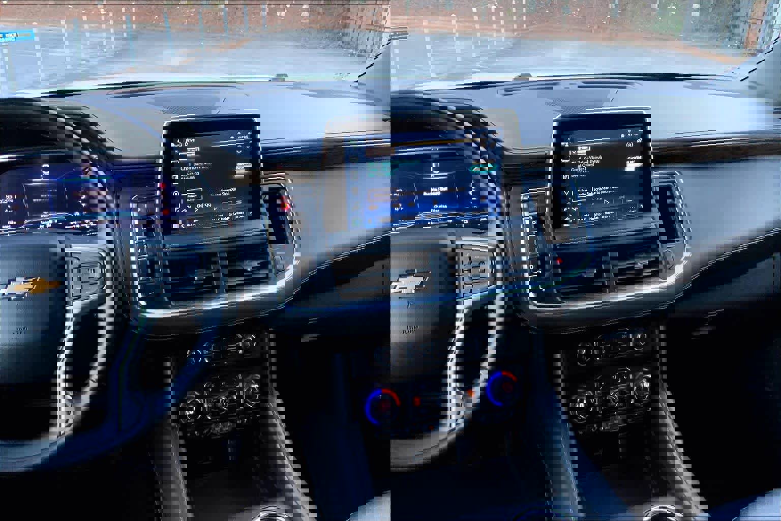 Used 2023 Chevrolet Suburban Premier image 9