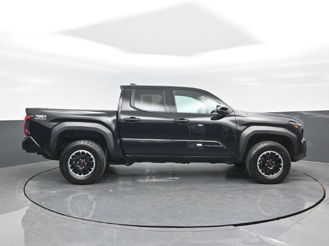 Used 2025 Toyota Tacoma TRD Off-Road AWD/4WD image 3