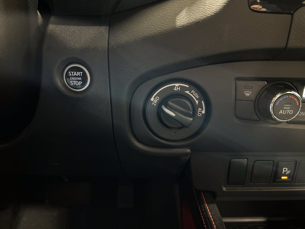 Used 2023 Nissan Frontier PRO-4X w/ Technology Package AWD/4WD image 17