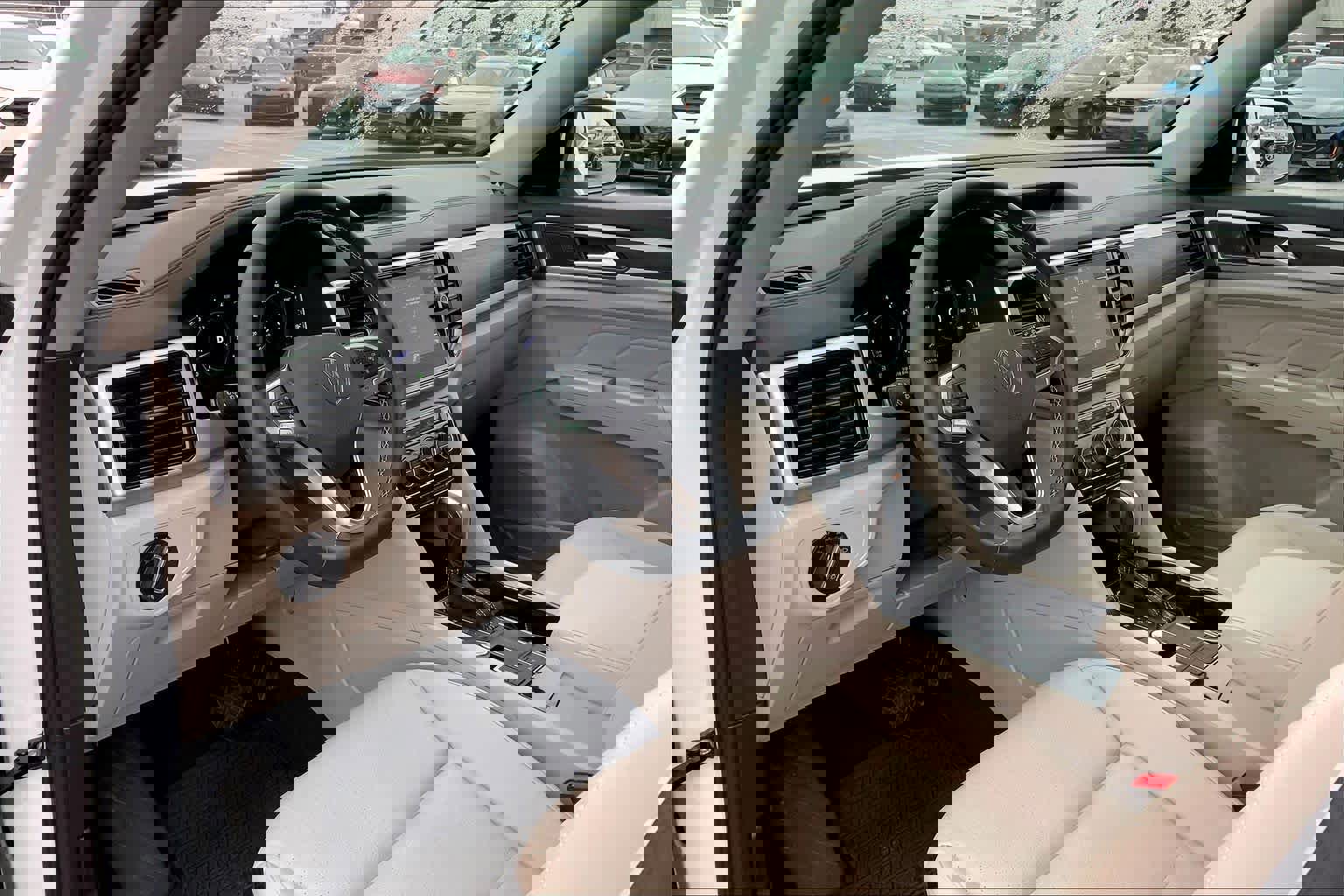 Used 2023 Volkswagen Atlas SE w/ Black Wheel Package image 17