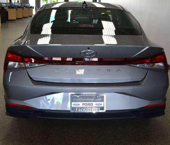 Used 2023 Hyundai Elantra SEL w/ Convenience Package FWD image 4