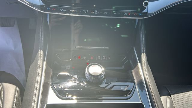 Used 2024 Jeep Wagoneer 4WD w/ Convenience Group I image 23