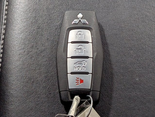 Used 2025 Mitsubishi Outlander SE AWD/4WD image 24