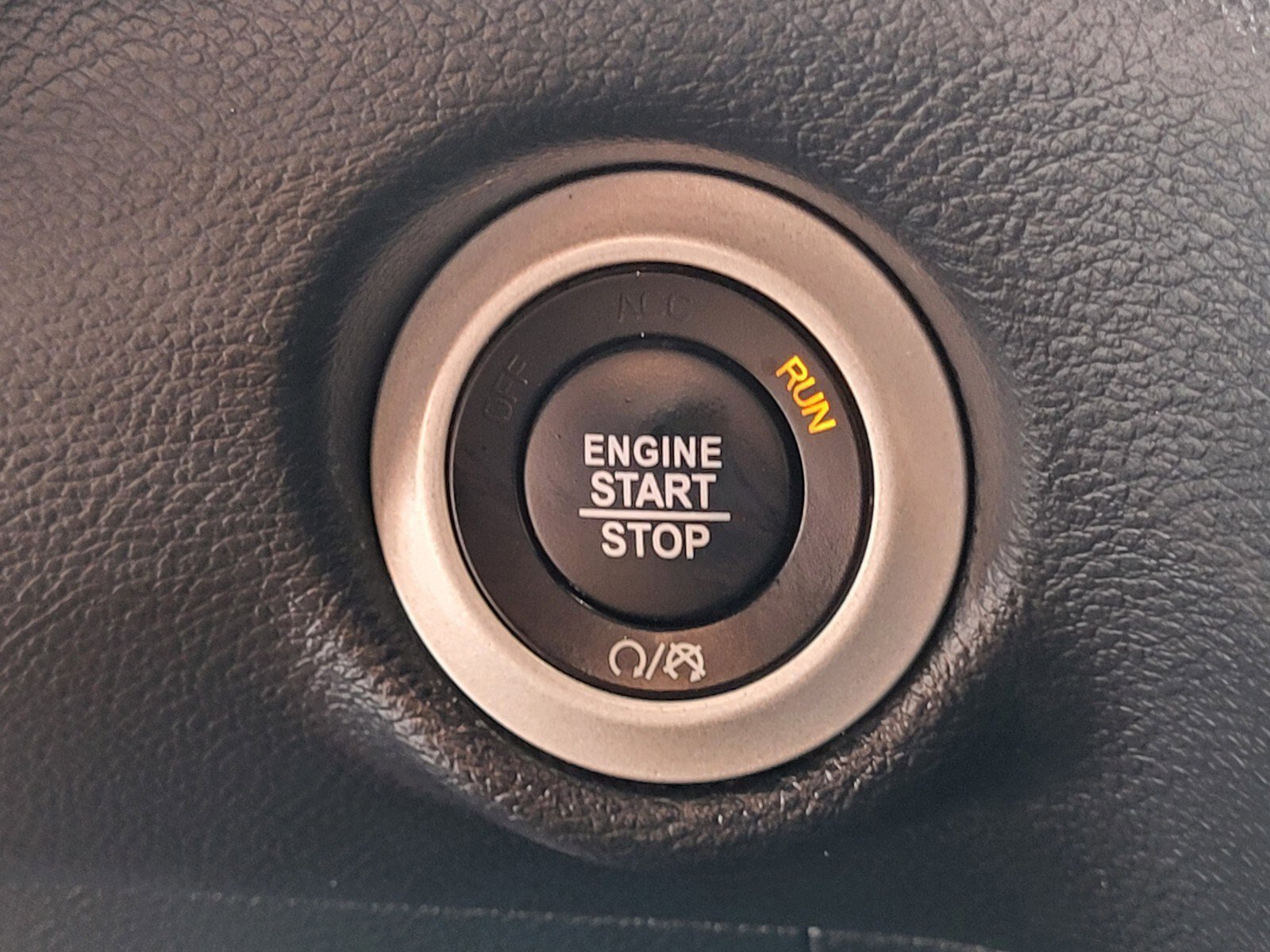 Used 2025 Chrysler Pacifica Select image 24