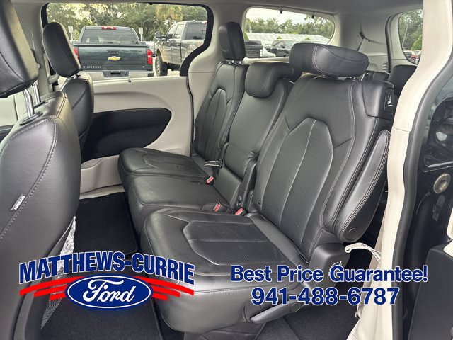 Used 2020 Chrysler Pacifica Touring-L FWD image 12
