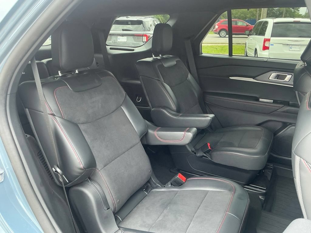 Certified 2025 Ford Explorer ST RWD image 29
