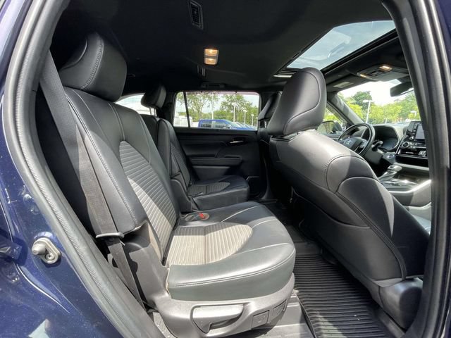 Used 2022 Toyota Highlander XSE AWD/4WD image 30