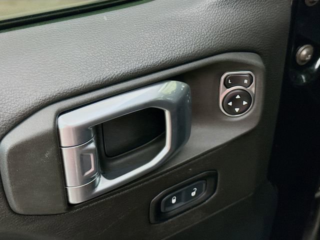 Used 2021 Jeep Wrangler Unlimited Sahara AWD/4WD image 18