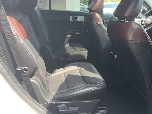 Certified 2023 Ford Explorer Platinum w/ Technology Package AWD/4WD image 15