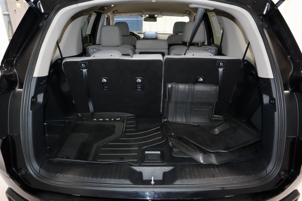 Used 2023 Honda Pilot LX image 12