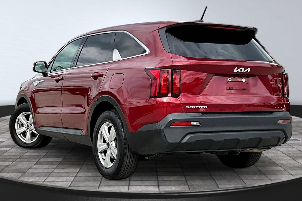 Used 2023 Kia Sorento LX FWD image 4