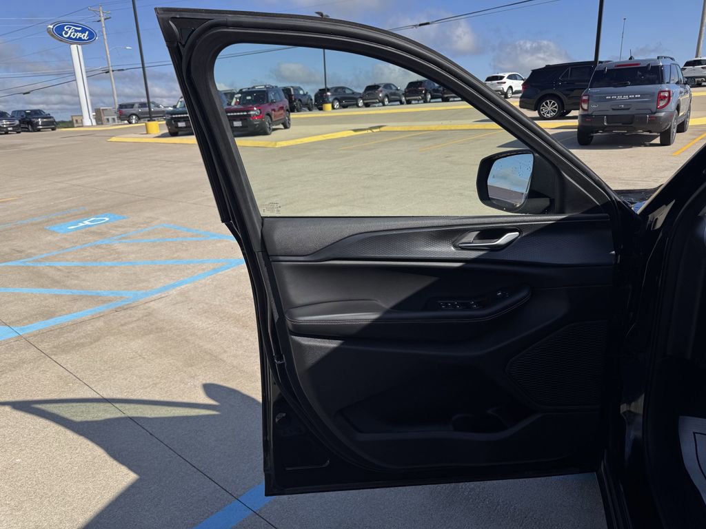 Used 2023 Jeep Grand Cherokee Laredo image 7