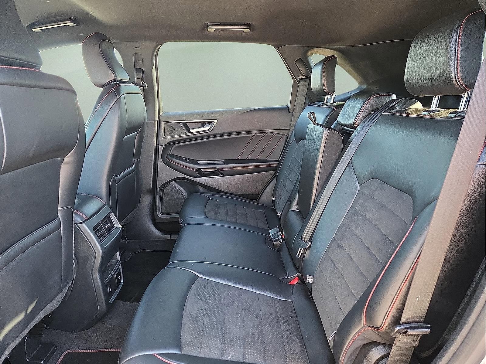 Certified 2024 Ford Edge ST-Line AWD/4WD image 10
