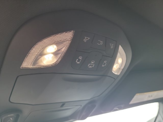 Used 2025 Chrysler Pacifica Limited FWD image 20