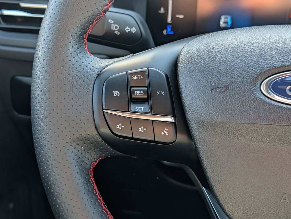 Certified 2025 Ford Escape ST-Line AWD/4WD image 17