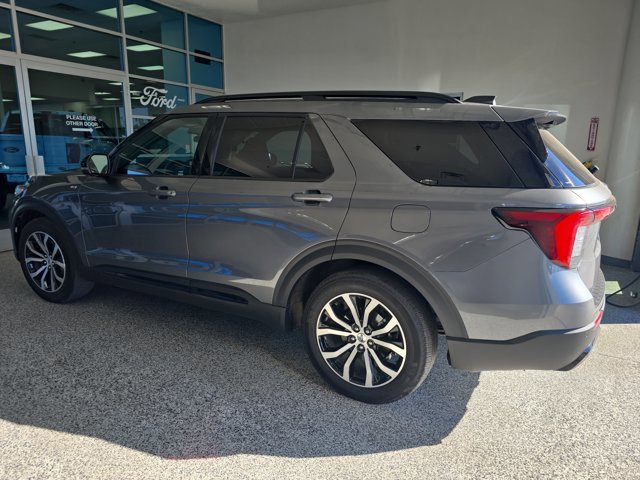 Certified 2025 Ford Explorer ST-Line image 2